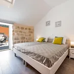 Ane Villa