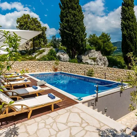 Ane Villa Celopeci